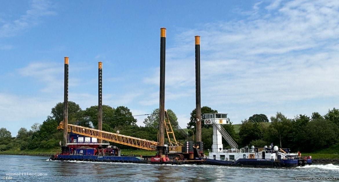 Orion - [tug.salvage_tug] vessel registered in Latvia