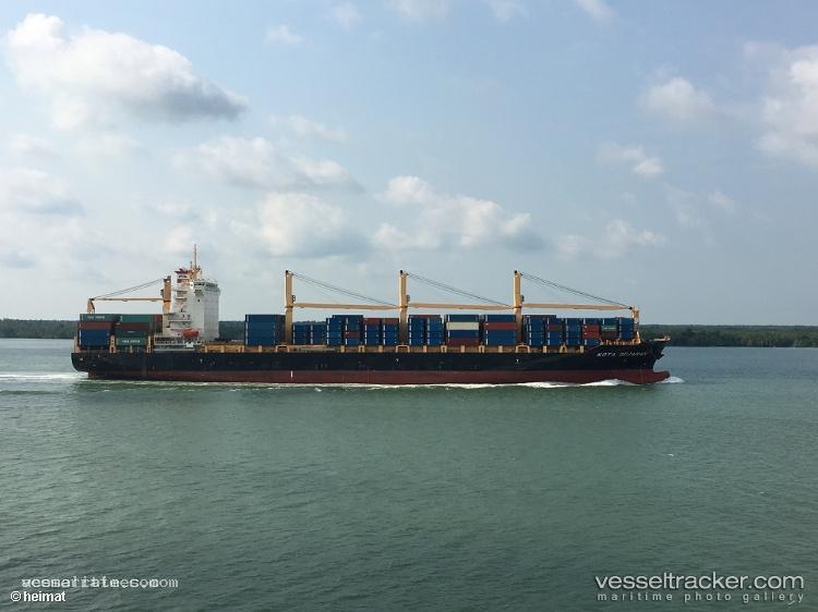 Kota-Sejarah - Container Ship vessel registered in Singapore