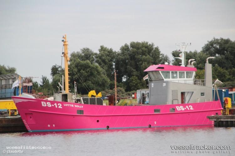 Lottie-Holly - Fishing Vessel vessel registered in United Kingdom