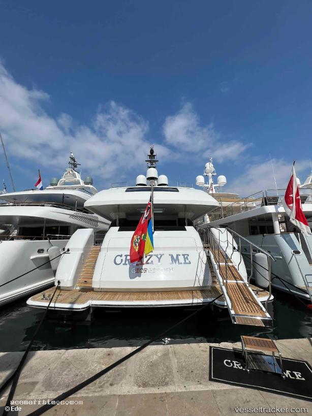 Crazy-Me - Service Ship vessel registered in Cayman Islands
