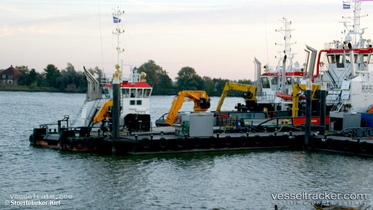 Astro-Pavo - Tug vessel registered in Saint Vincent and the Grenadines