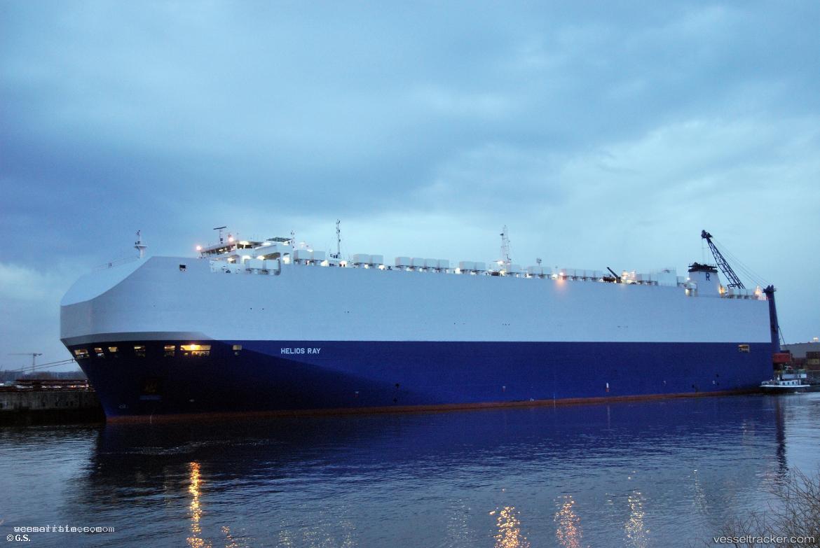 Helios-Ray - Vehicles Carrier vessel registered in Bahamas