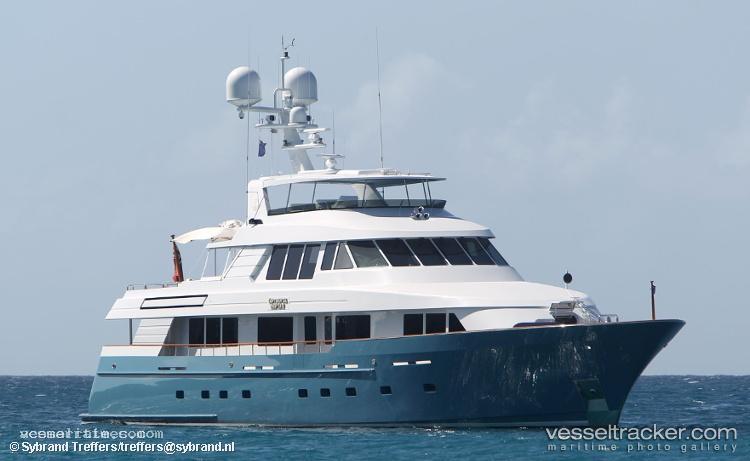 Retriever - Service Ship vessel registered in Cayman Islands
