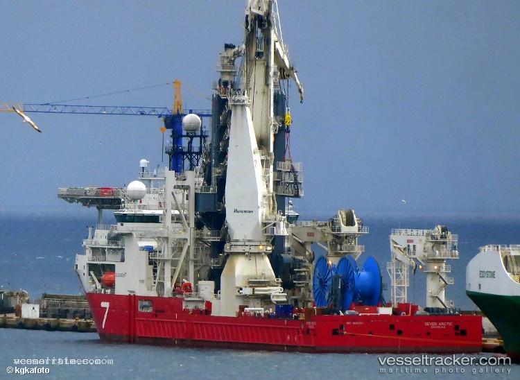 Seven-Arctic - Pipe Layer vessel registered in United Kingdom