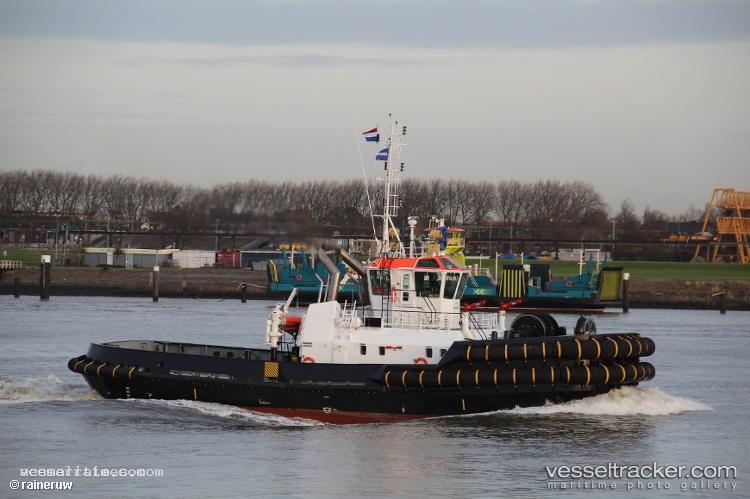 Luisa-Neri - [tug.salvage_tug] vessel registered in Italy