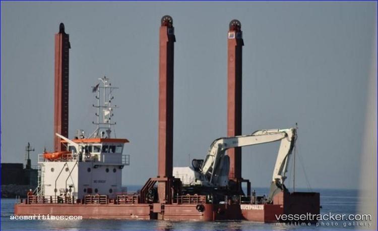 Capall-Mara - Dredger vessel registered in United Kingdom