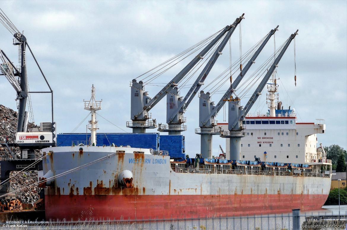 Lowlands-Pelikaan - Bulk Carrier vessel registered in Belgium