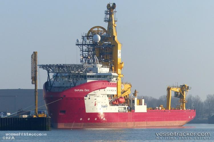 Sapura-Onix - Pipe Layer vessel registered in Panama