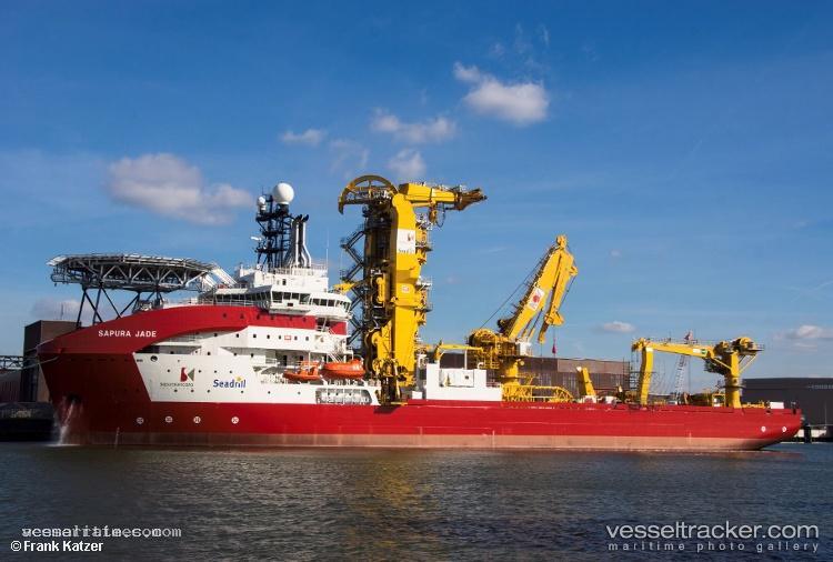 Sapura-Jade - Pipe Layer vessel registered in Panama