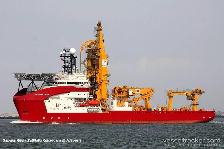 Sapura-Rubi - Pipe Layer vessel registered in Panama