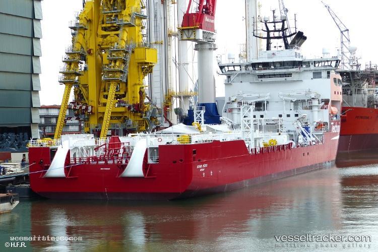 Skandi-Buzios - Pipe Layer vessel registered in Norway