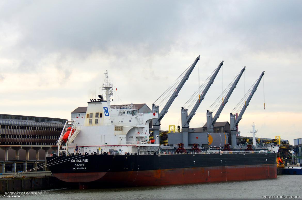 Xi-Hu - Bulk Carrier vessel registered in Marshall Islands