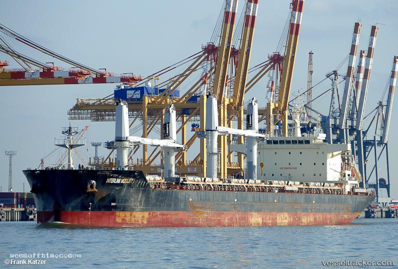 Golden-Isle - Bulk Carrier vessel registered in Marshall Islands