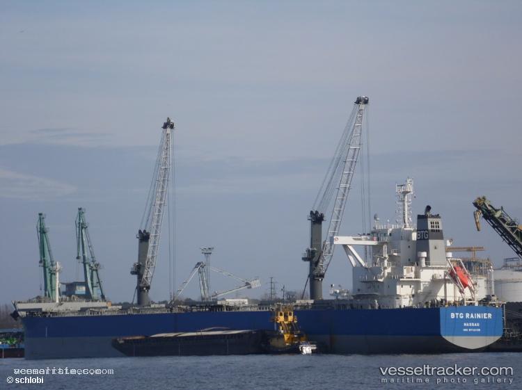 Peak-Rainier - Bulk Carrier vessel registered in Bahamas
