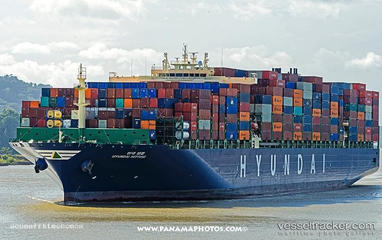 Hyundai-Neptune - Container Ship vessel registered in United Kingdom