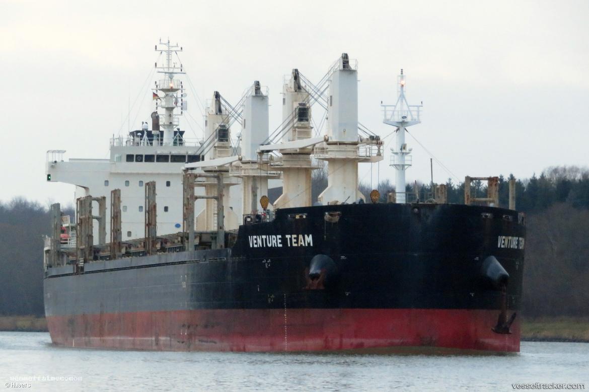 Saronic-Spirit - Bulk Carrier vessel registered in Marshall Islands