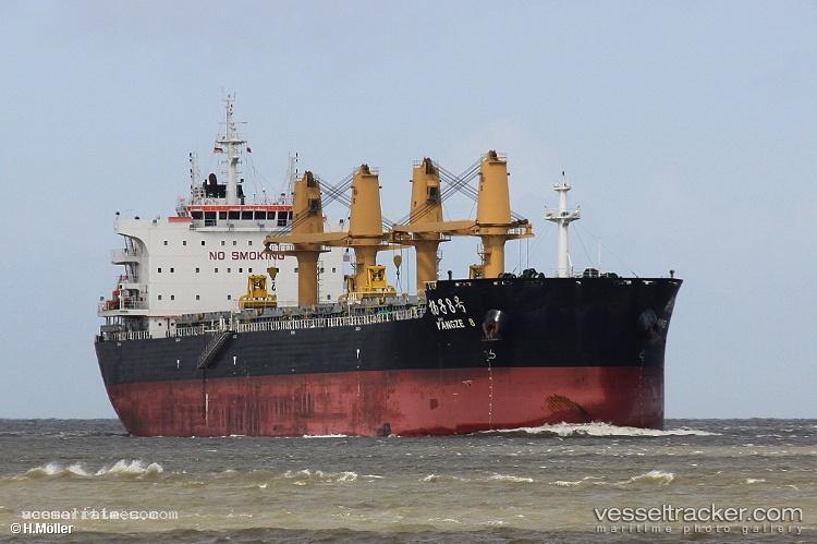 Yangze-8 - Bulk Carrier vessel registered in Liberia