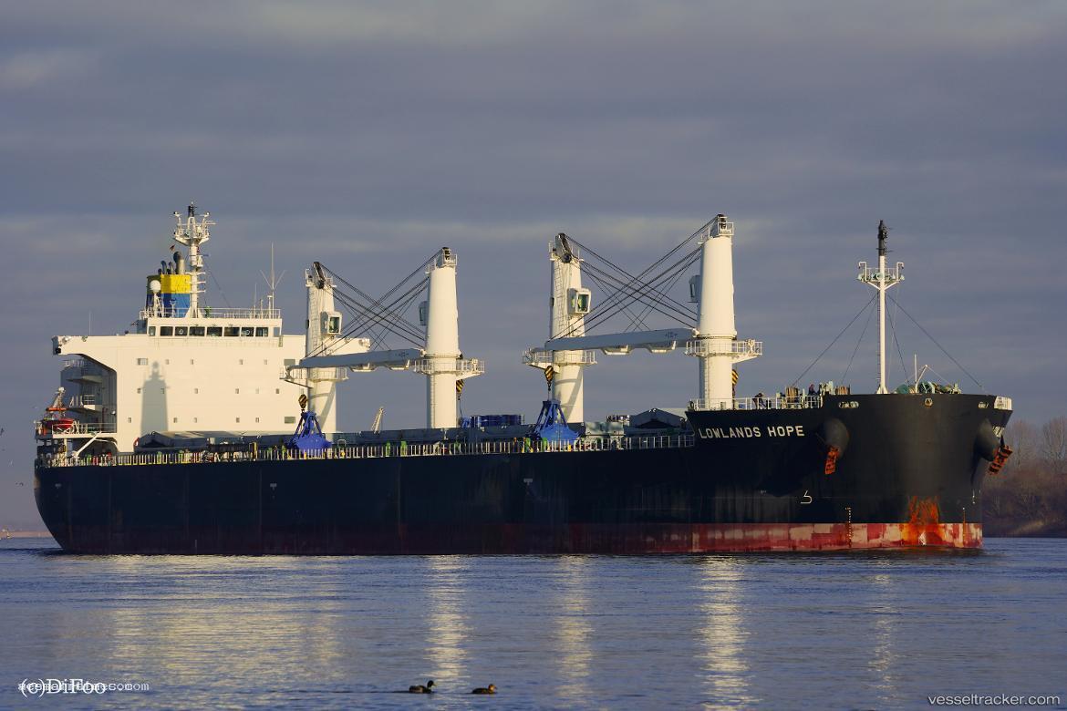 Lowlands-Hope - Bulk Carrier vessel registered in Singapore