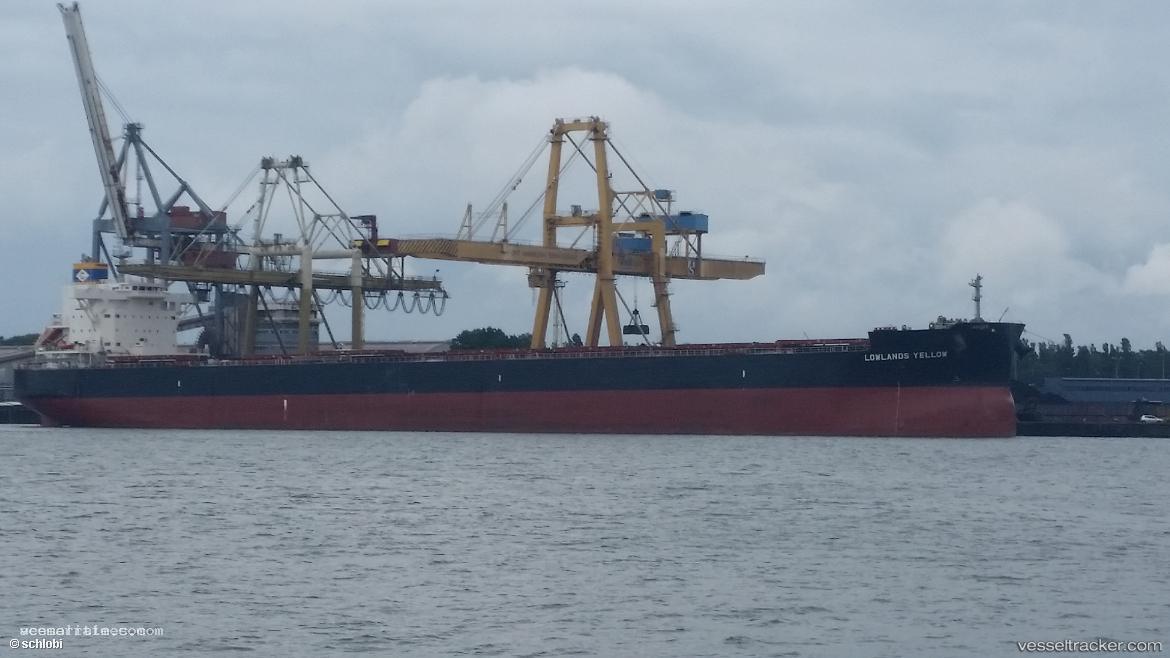 Lowlands-Yellow - Bulk Carrier vessel registered in Singapore