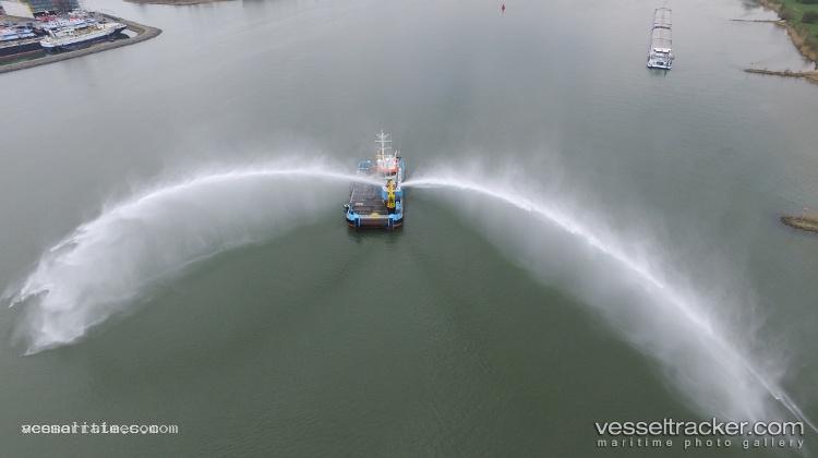 Jif-Challenger - [tug.fire_fighting_tug] vessel registered in France
