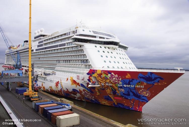 Genting-Dream - Cruise Ship vessel registered in Bahamas