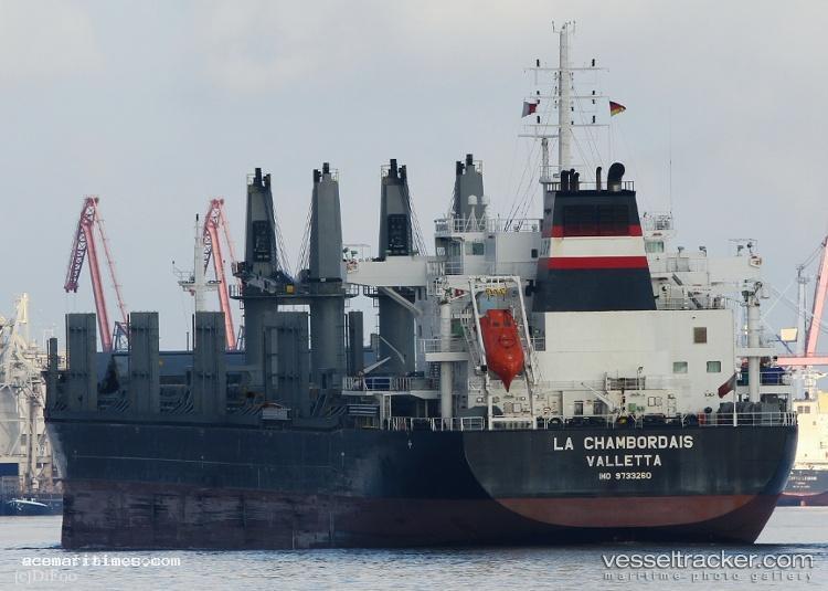 African-Dipper - Bulk Carrier vessel registered in Bahamas
