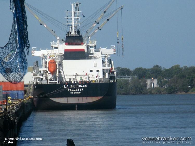 African-Oriole - Bulk Carrier vessel registered in Bahamas