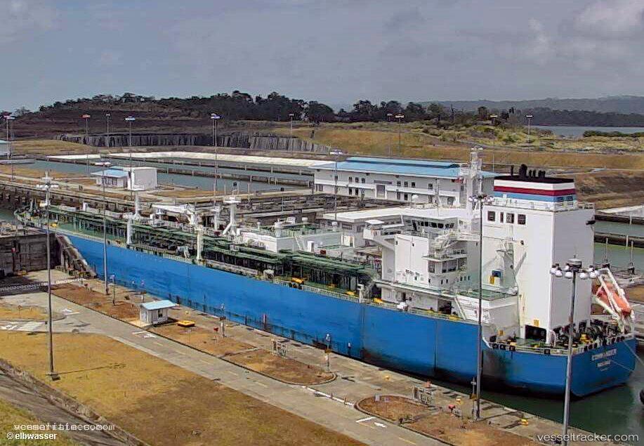 Commander - Lpg Tanker vessel registered in Bahamas