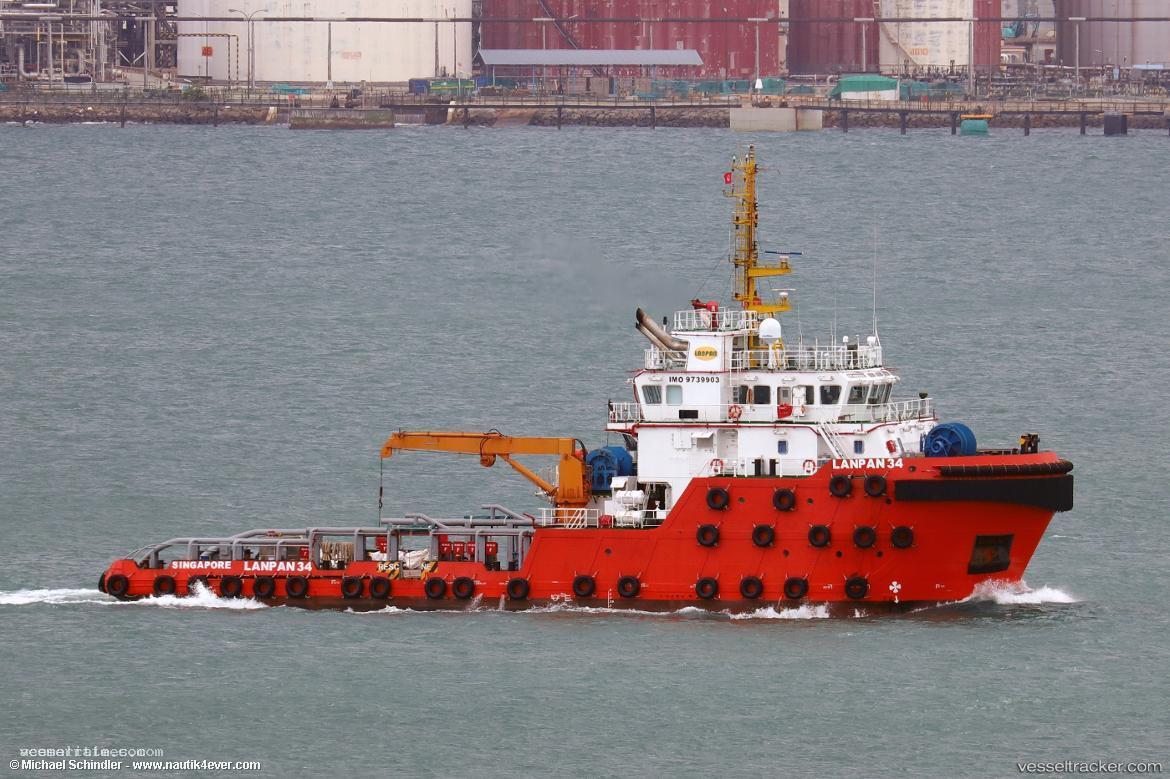 Lan-Pan-34 - Tug vessel registered in Singapore