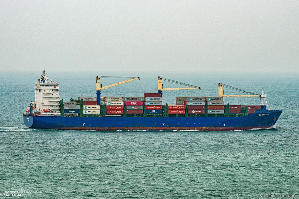 Izmit-Express - Container Ship vessel registered in Malta