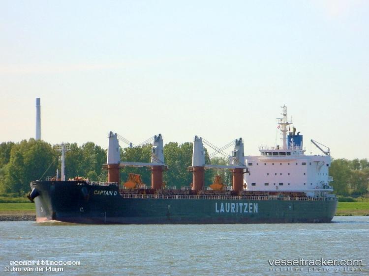 Captain-D - Bulk Carrier vessel registered in Marshall Islands