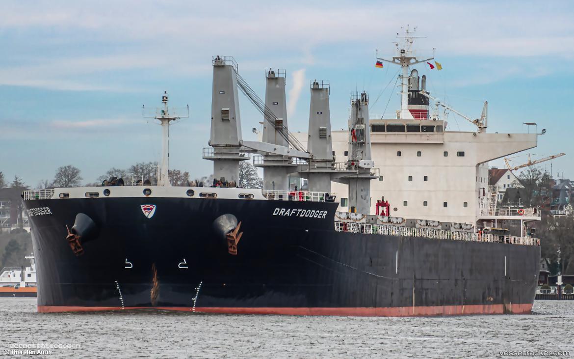 Draftdodger - Bulk Carrier vessel registered in Greece
