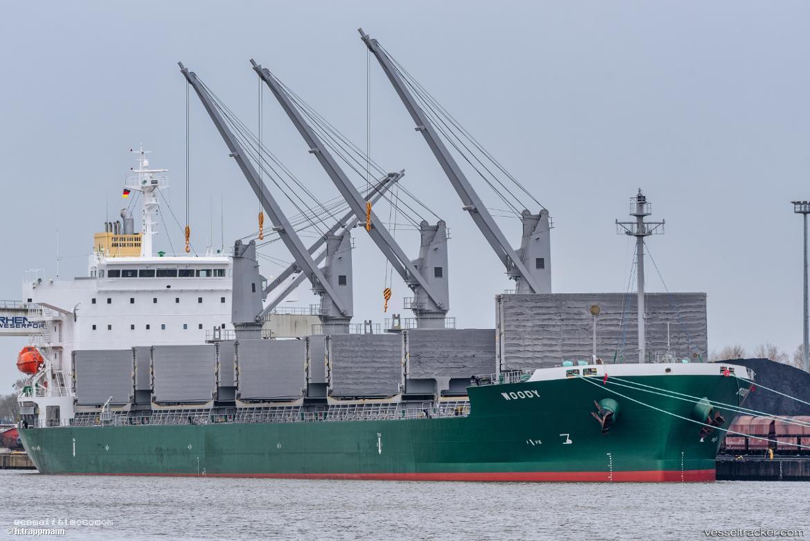 Woody - Bulk Carrier vessel registered in Marshall Islands