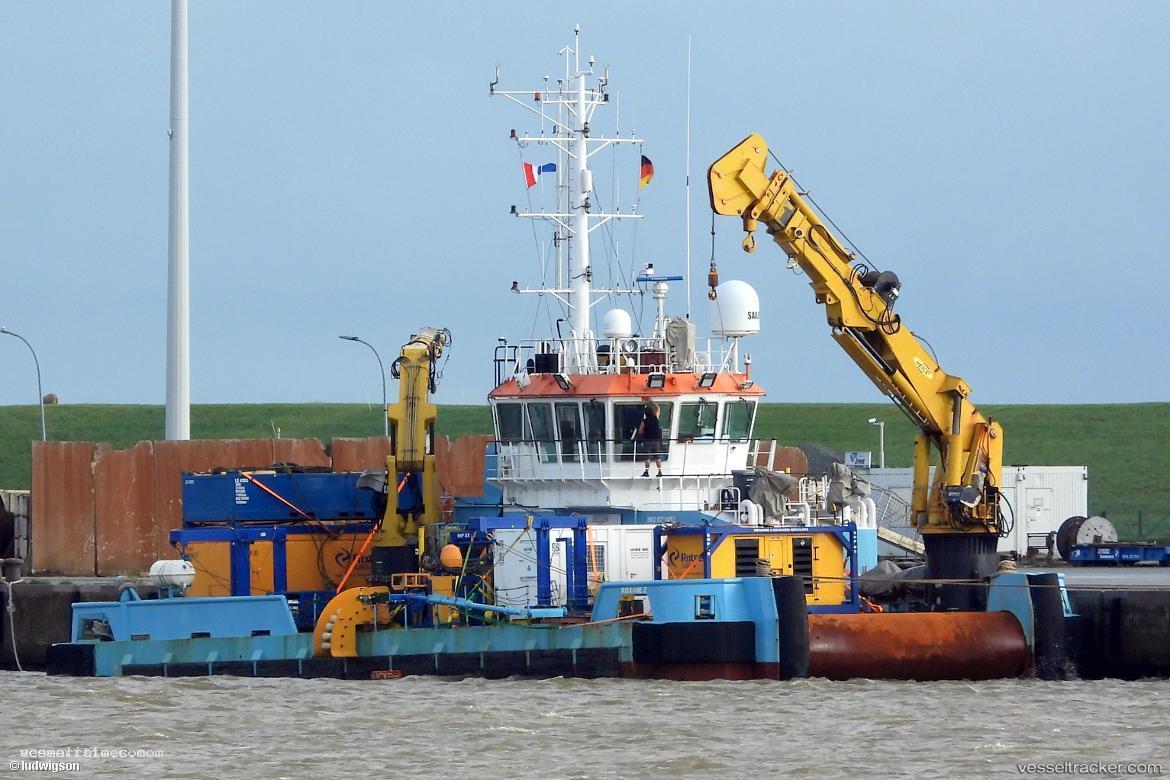 Roxane-Z - Utility Vessel vessel registered in France