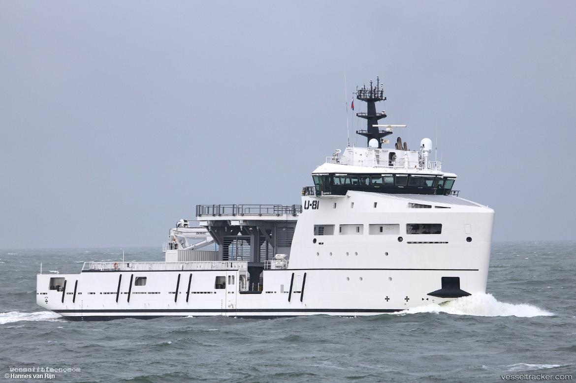 Wingman - Service Ship vessel registered in Marshall Islands