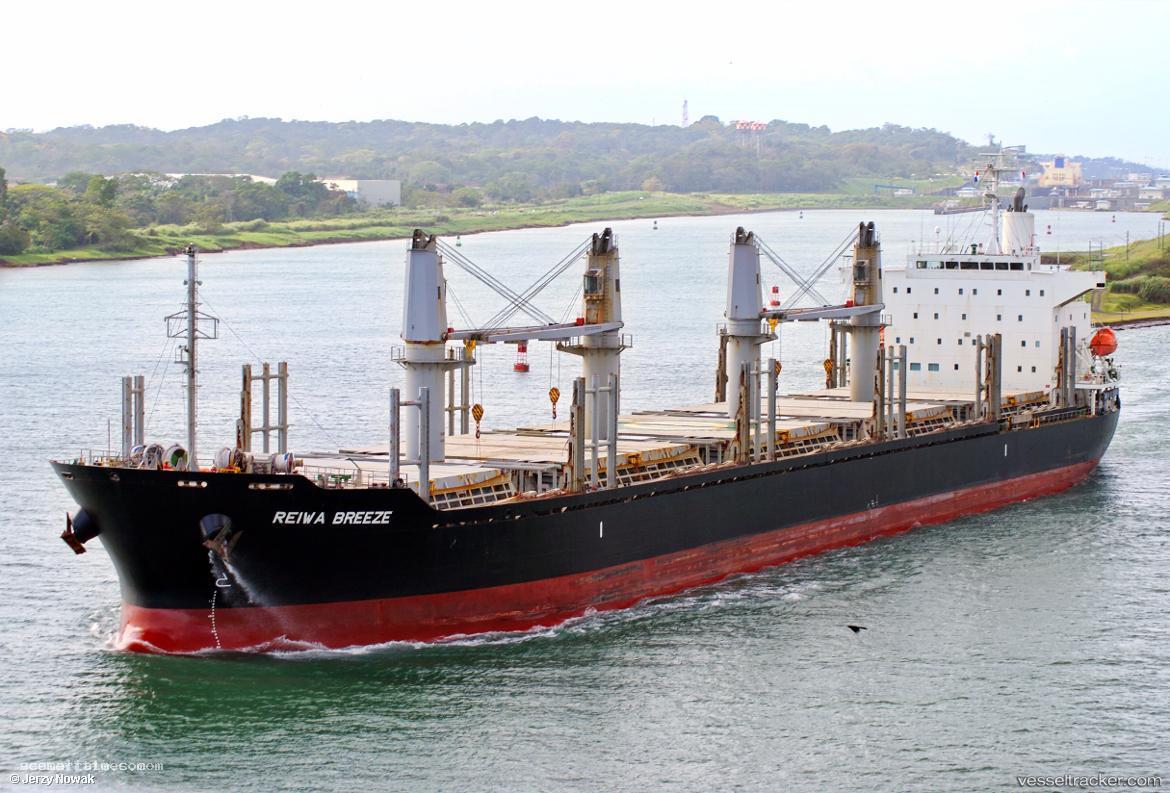 Reiwa-Breeze - Bulk Carrier vessel registered in Singapore