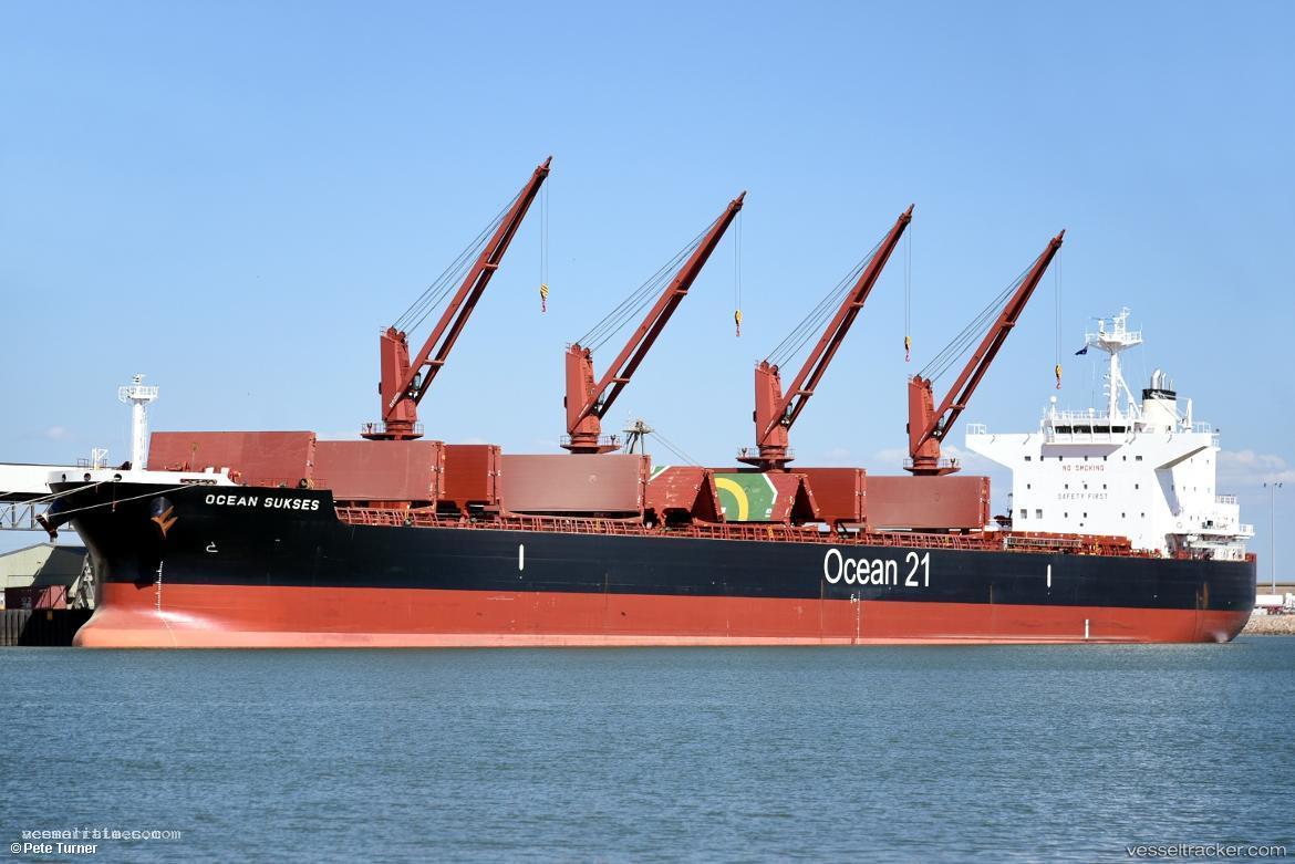 Ocean-Sukses - Bulk Carrier vessel registered in Singapore