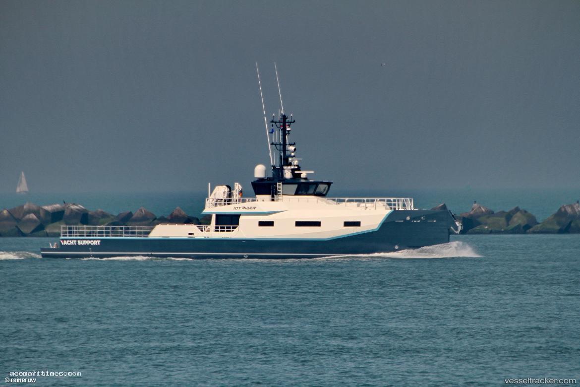 Bad-Company-Support - Crewboat vessel registered in Marshall Islands