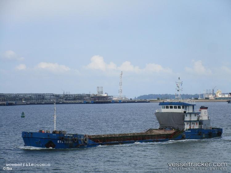 Stlh6 - [service_ship.hopper_barge] vessel registered in Comoros