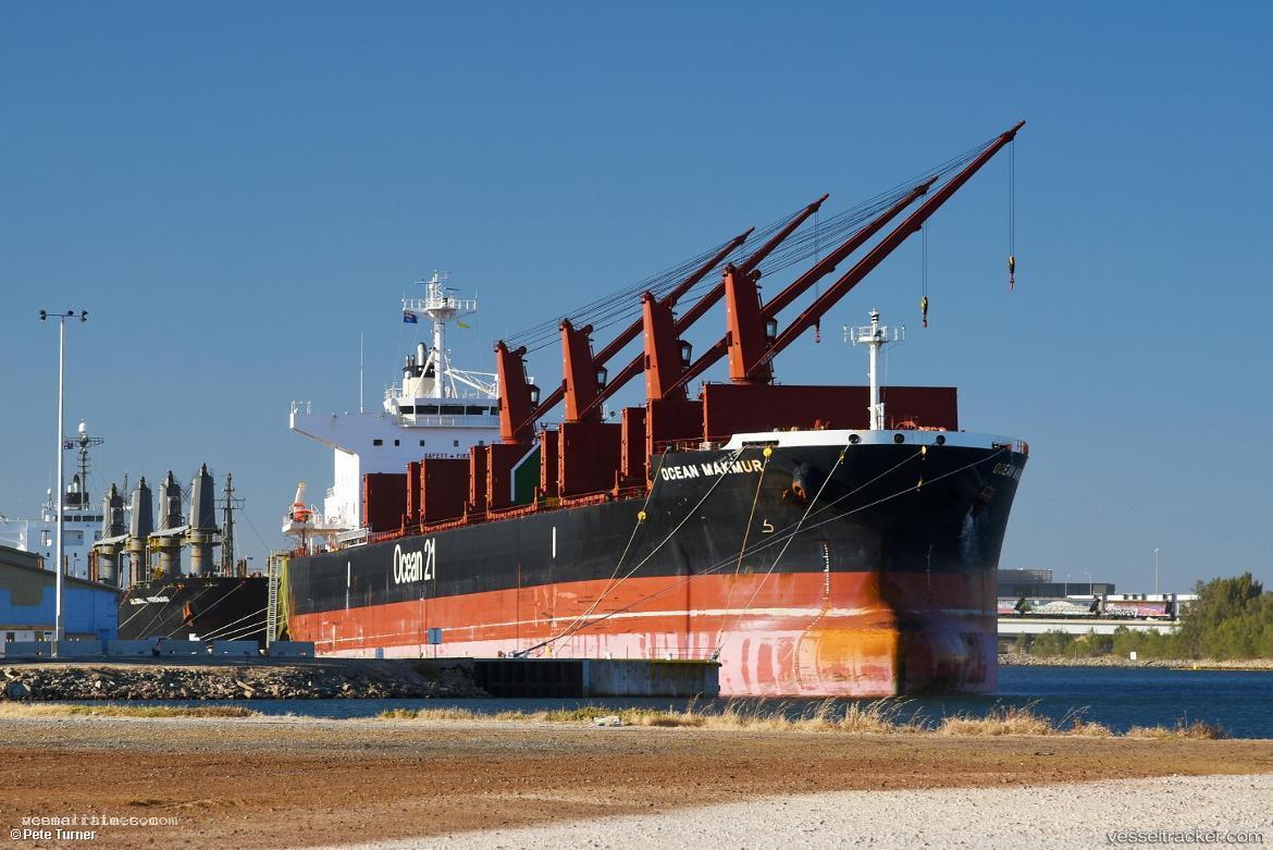 Ocean-Makmur - Bulk Carrier vessel registered in Singapore
