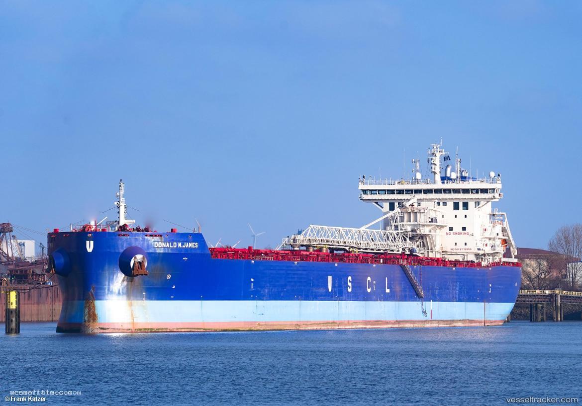 Donald-M-James - Self Discharging Bulk Carrier vessel registered in Bahamas