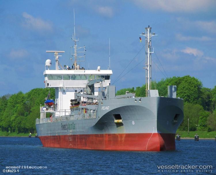 Ireland - Cement Carrier vessel registered in Netherlands