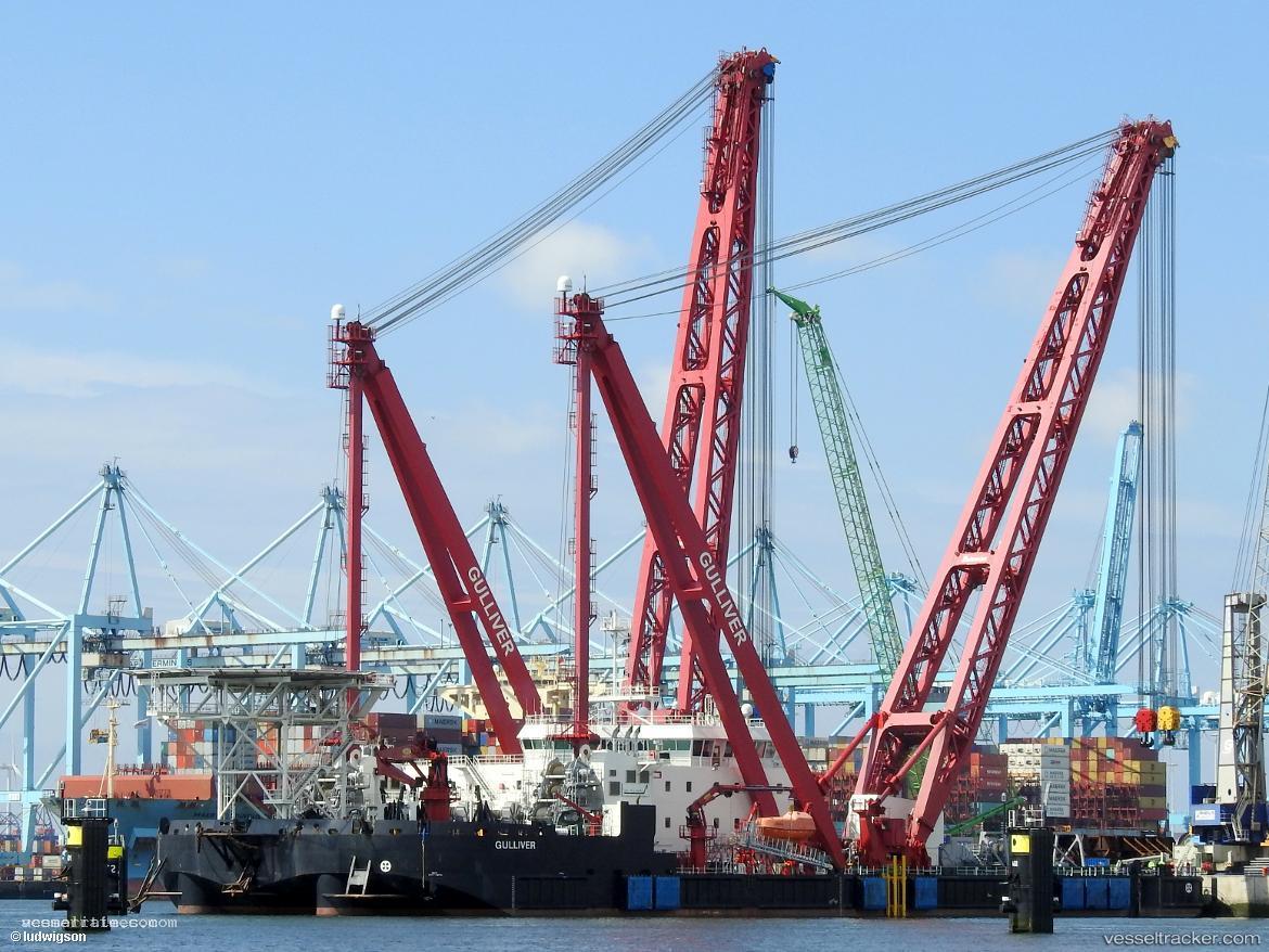 Gulliver - Crane Ship vessel registered in Luxembourg