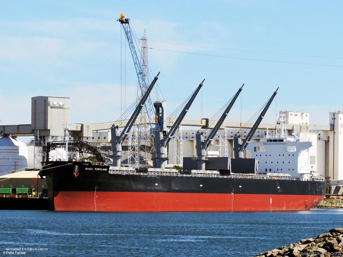 Es-Warrior - Bulk Carrier vessel registered in Panama