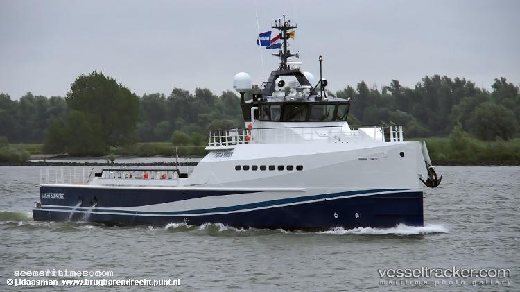 Axis - Offshore Tug Supply Ship vessel registered in Bahamas