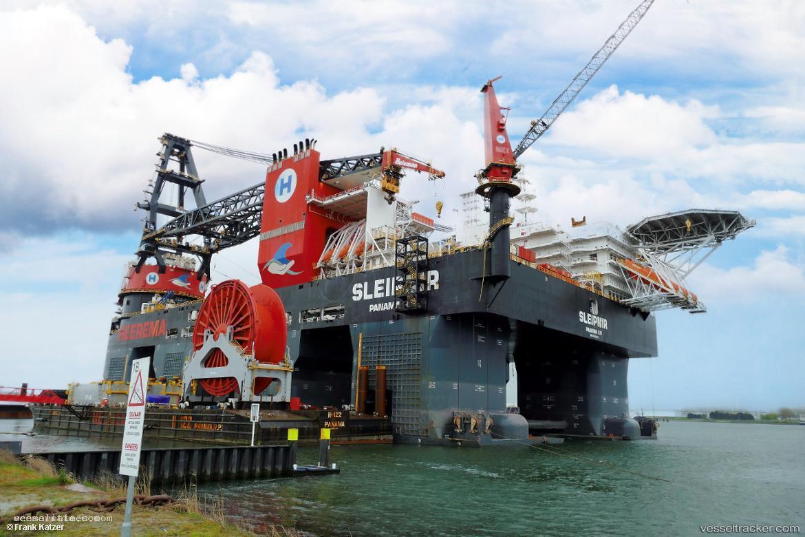 Sleipnir - Crane Ship vessel registered in Panama