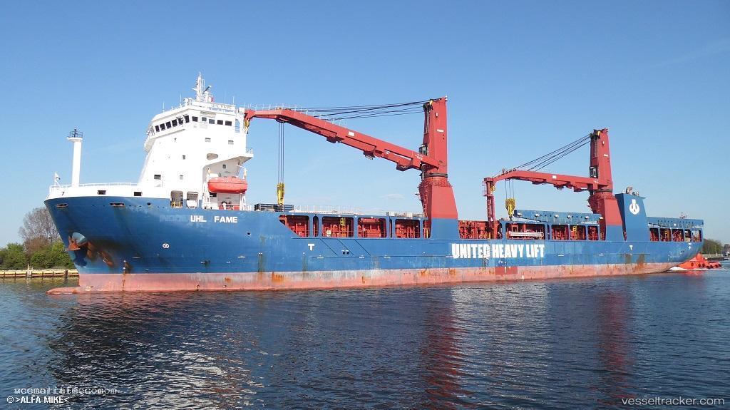 Uhl-Fame - Heavy Load Carrier vessel registered in Portugal
