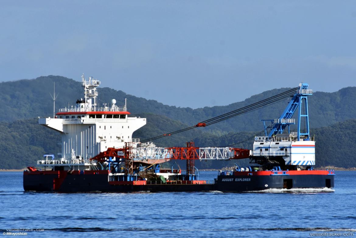 August-Explorer - Crane Ship vessel registered in Japan