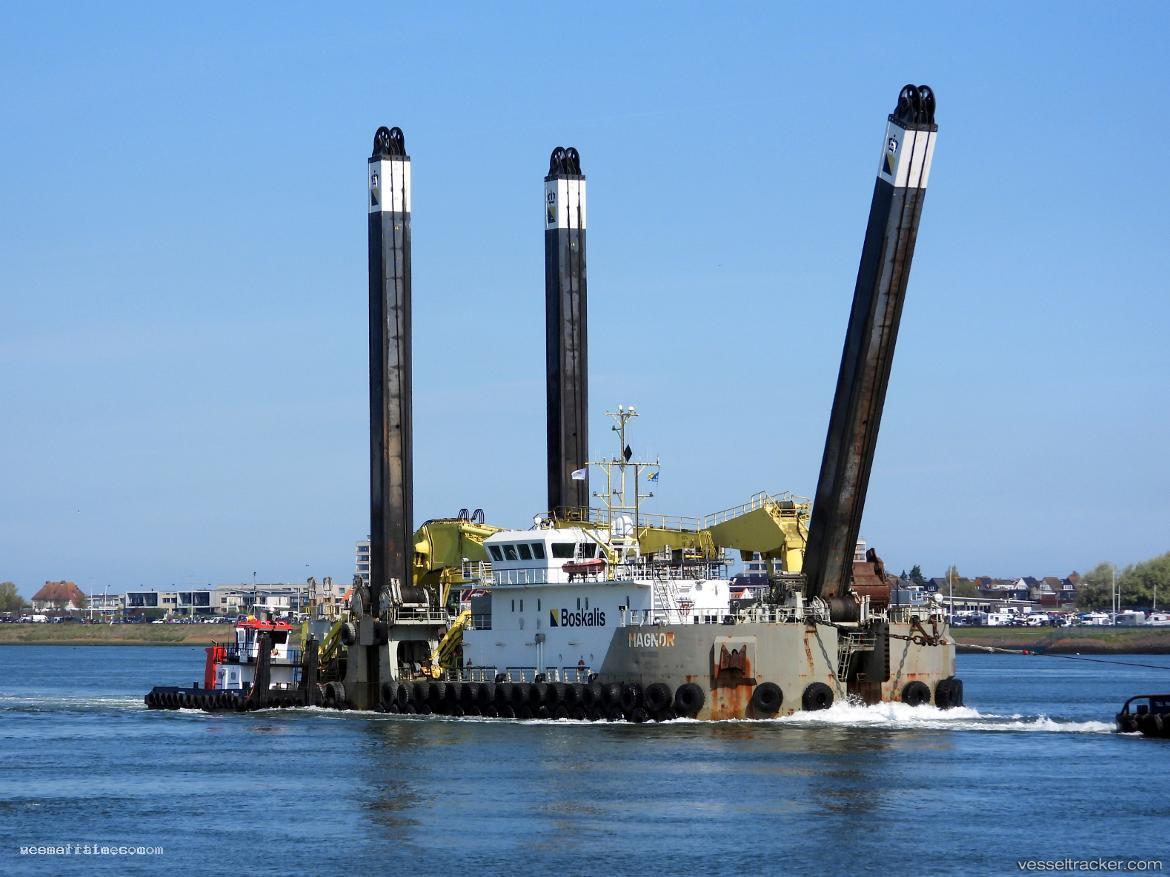 Magnor - Dredger vessel registered in Cyprus