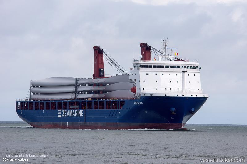 Uhl-Falcon - Heavy Load Carrier vessel registered in Portugal